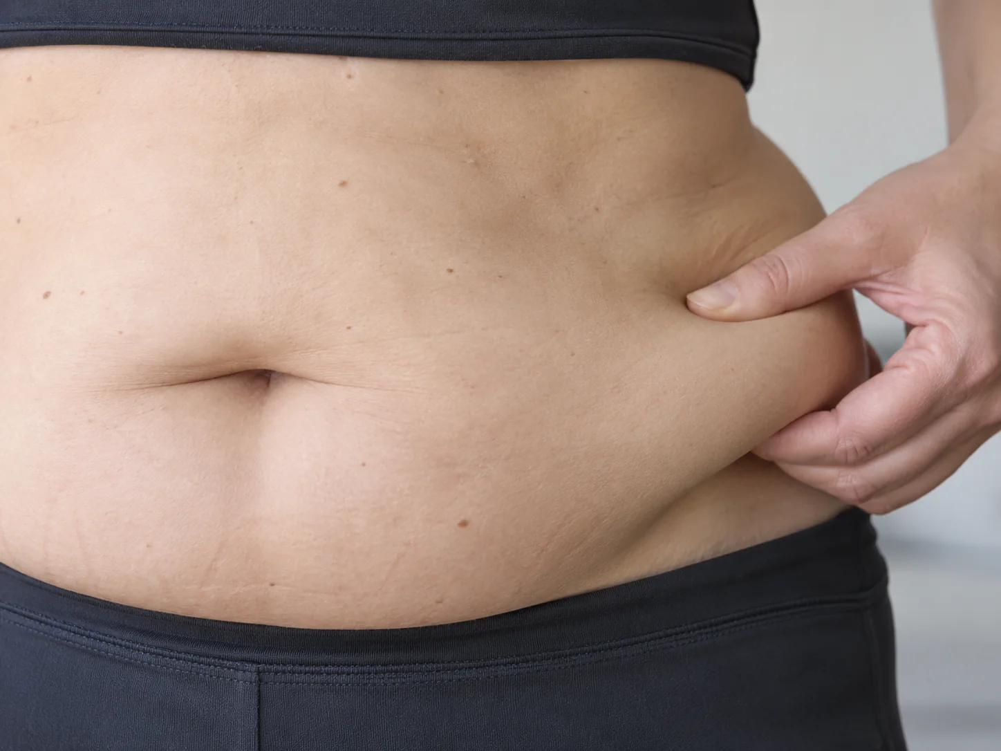 Prega de gordura localizada na região abdominal
